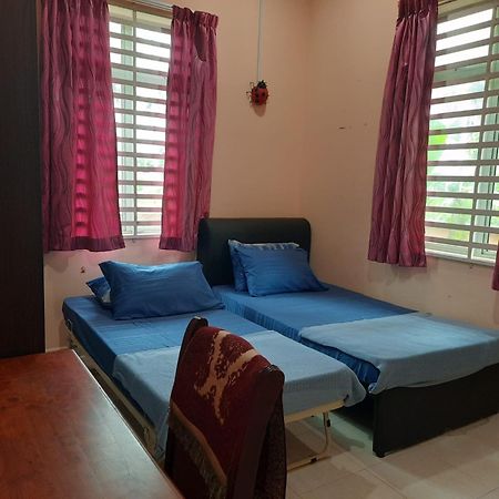 Iqbalina Homestay 2 Kemaman Chukai Εξωτερικό φωτογραφία